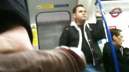 Menő pornóparti spermával egy karcsú erőszakos baszás szőke puncijában.