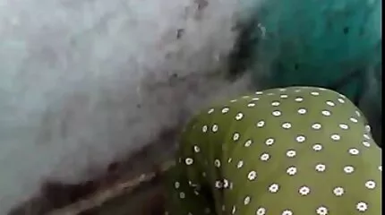 Rövid orr - egy nőt egy kicsit leszbi erőszak szarnak.