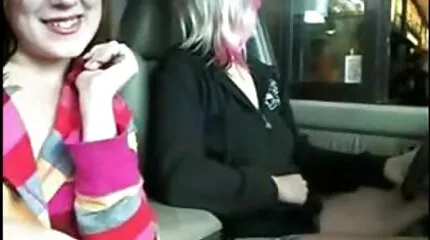 Gyönyörű pornó erőszakosszex a csillogó barna hajú Leah Gottiról egy hamisítóval.