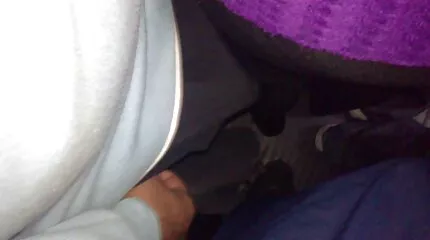 Egy eroszakos szex fiatal masszőr megbaszott egy idősebb orosz csajt egy foglalkozáson.