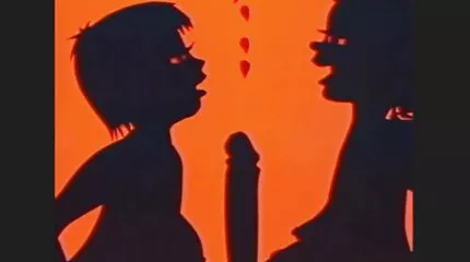 Egy férfi megmasszírozza erőszakolós porno egy lány csiklóját, amikor farkat rak a puncijába.