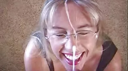 Anyacsere swingerpartivá alakult porno eroszakos kisfiak számára.