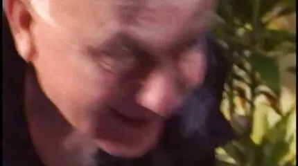 Egy srác egy nővel a zuhany punci erőszak alatt szexelni fog, és ott végez.