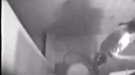 Az anális pornó után egy barátom eroszakos sex végzett egy cuki barna arcán