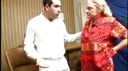 Tranny pornó egy aranyos csajjal. erőszakos porno filmek