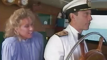 Mia Khalifa erőszakos sex kipróbálja első szexét egy fekete férfival.