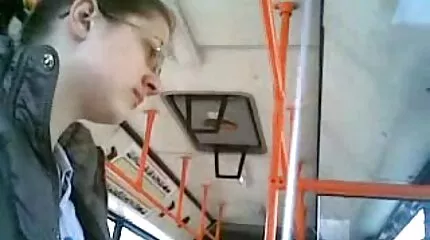 Őszinte erőszakossex videó egy sötét barnáról szopással és első személyben kibaszottul.