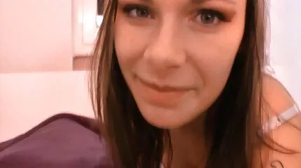 Pikaper erőszakos pornó videó egy érett nővel baszik, és egy hímvesszővel borotvált punciban cumshot