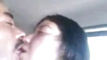 Pornó az eroszakos szex video asztalon a főnökkel, aki szereti a szenvedélyes szexet.