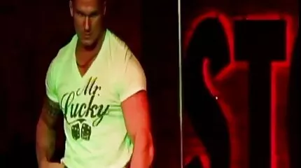 Kanos nővére dugni akar a xxx erőszak bátyjával.