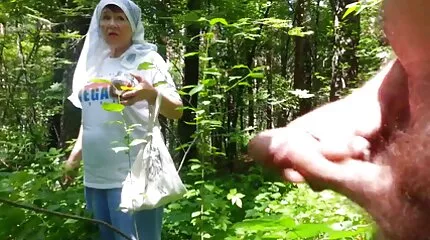 A pornóbabák szeretnek részt venni az emberek közötti leszbi erőszak forró szexben.