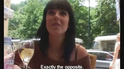 Dupla behatolás után a nő a seggére és az eroszakos porno videok arcára kerül.