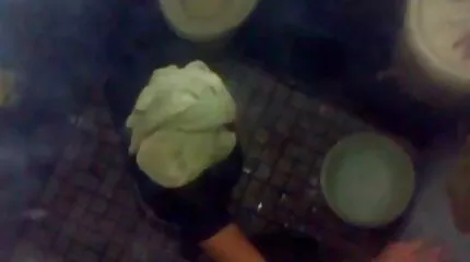 Egy csoportos pornó castingon eroszakos sex az egyik csaj meg van szarva, a másik pedig forgat.