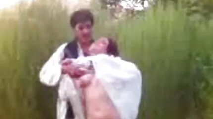 A pikaper leszedte a dögös szukát, Alex Blacket, és jól megbaszta a eröszakos porno csajt.