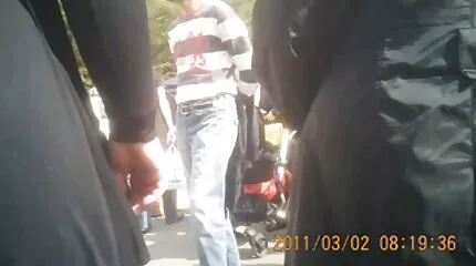 Anya és két lánya hosszú farkat szop szex erőszak video egy srácnak.