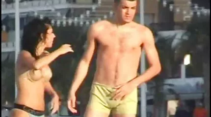 Néger lédús hölgy szar egy fehér ember. nemi erőszak pornó