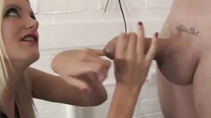 Pornó gömbölyű szépség krémmel és kibaszott egy csomó erőszakos pornó filmek férfival.