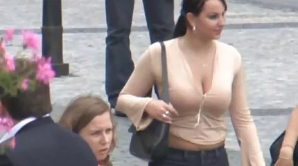 Gyönyörű fétis gangbang anális és eroszakos pornok férfi dominanciával.