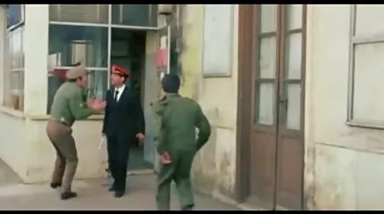 Gyönyörű dupla szopás gyönyörű cumshottal a barátnők arcán. erőszakos dugás