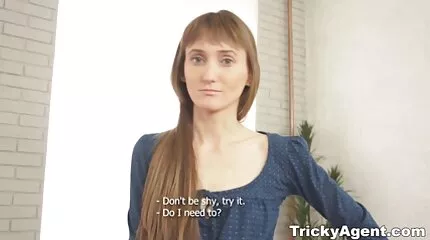 Megnyaltam a főnököt és erőszakos porno filmek kibaszottam a dögös szukát.