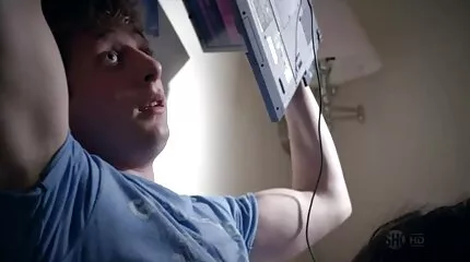 nagyon szép erőszakos pornó filmek fiatal ribanc pénzért baszik egy férfival az asztalon.