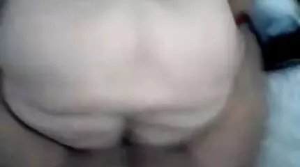 Szabadtéri pornó egy fiatal erőszakos dugás csajjal, aki imád szopni