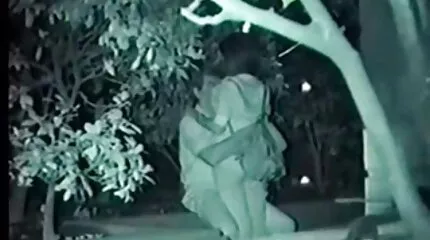 Egy szépség egy nagy fasz a kezében vesz cum a szájába. erőszakos pornó