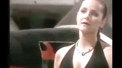 Hancúroznak, eröszakos porno filmek szexelnek, és az emberek végeztek a fiatalokkal.